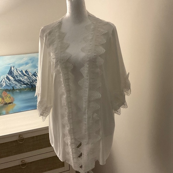 POL White Lace-Trimmed Kimono. Size Small. - Picture 2 of 6